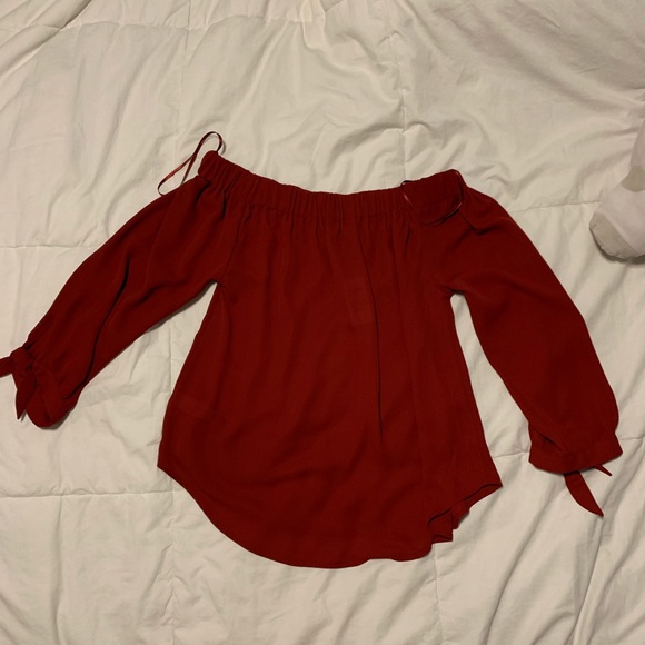 Express off-the-shoulder long sleeve shirt - Picture 2 of 3